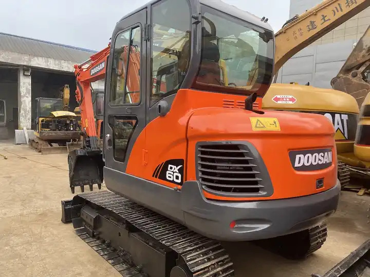Dx60 dx55 ON SALE Doosan 6ton dx60 Used excavator in stock - Crawler excavator: picture 3 Dx60 dx55 ON SALE Doosan 6ton dx60 Used excavator in stock - Crawler excavator: picture 3