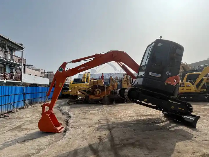 Used Excavator Hitachi Zaxis55ur good quality made in japan Hitachi ZX55ur crawler excavator - Crawler excavator: picture 4 Used Excavator Hitachi Zaxis55ur good quality made in japan Hitachi ZX55ur crawler excavator - Crawler excavator: picture 4