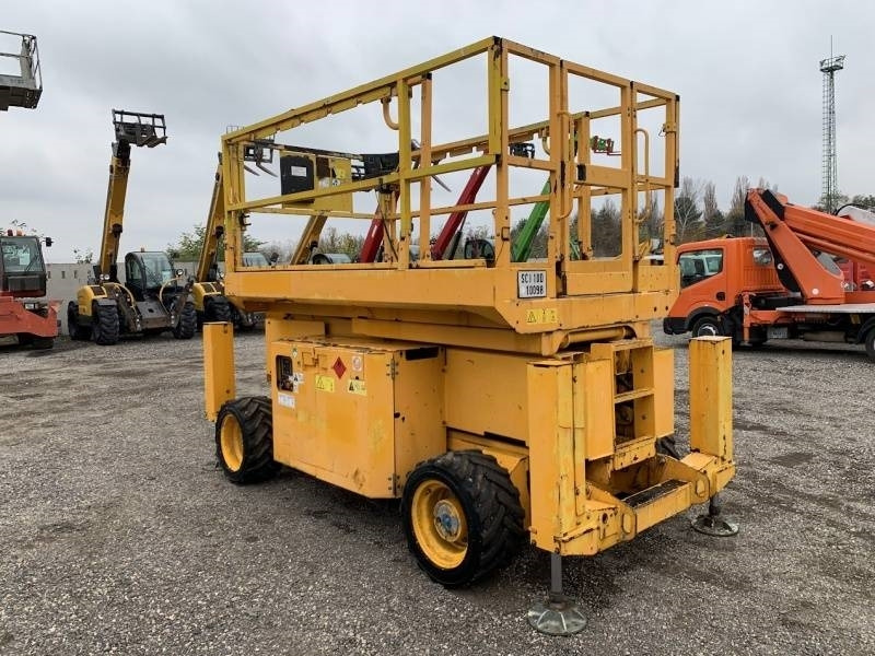 Genie GS-2669 - 10 m, 4x4, diesel - Scissor lift: picture 1 Genie GS-2669 - 10 m, 4x4, diesel - Scissor lift: picture 1