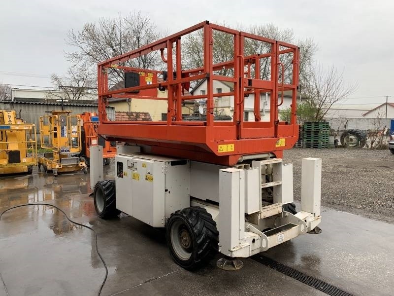 Genie GS-2669 - 10 m, 4x4, diesel - Scissor lift: picture 1 Genie GS-2669 - 10 m, 4x4, diesel - Scissor lift: picture 1