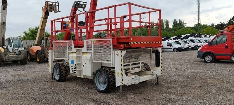 Genie GS3390 - 12,06 m - 4x4 - diesel - Scissor lift: picture 1 Genie GS3390 - 12,06 m - 4x4 - diesel - Scissor lift: picture 1