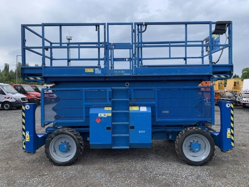Genie GS5390 - 18m - 4x4 - Diesel - Scissor lift: picture 5 Genie GS5390 - 18m - 4x4 - Diesel - Scissor lift: picture 5