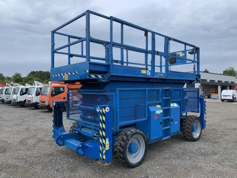 Genie GS5390 - 18m - 4x4 - Diesel - Scissor lift: picture 2 Genie GS5390 - 18m - 4x4 - Diesel - Scissor lift: picture 2