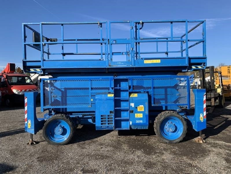 Genie GS5390 - 18m - 4x4 - Diesel  - Scissor lift: picture 5 Genie GS5390 - 18m - 4x4 - Diesel  - Scissor lift: picture 5
