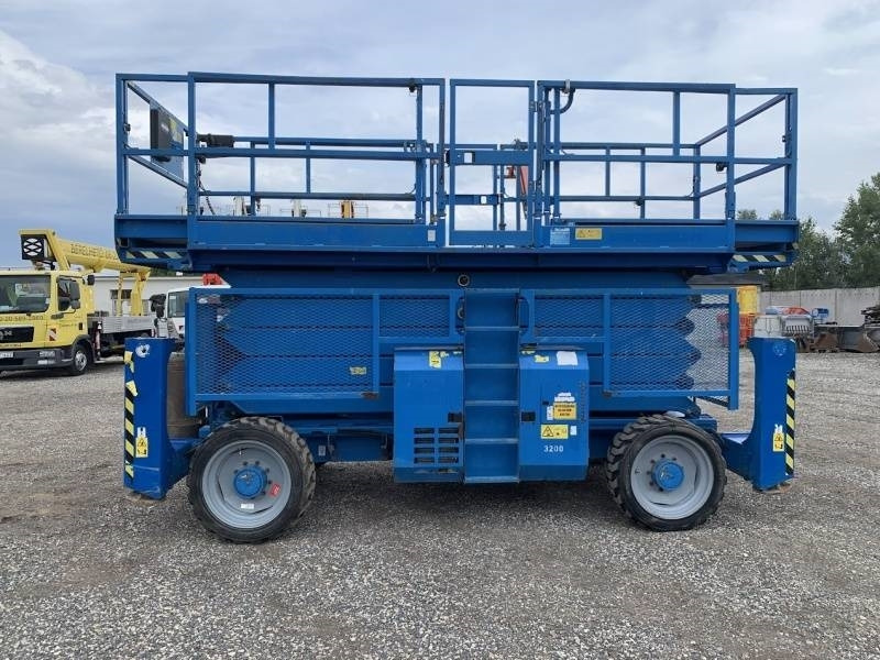 Genie GS5390 - 18m - 4x4 - Diesel - Scissor lift: picture 4 Genie GS5390 - 18m - 4x4 - Diesel - Scissor lift: picture 4