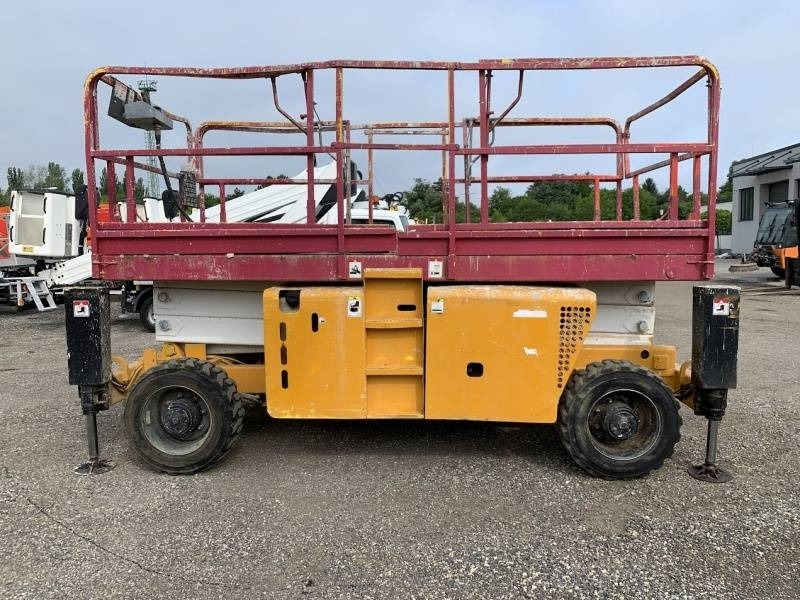 Haulotte H12SX - 12m, 4x4, diesel - Scissor lift: picture 4 Haulotte H12SX - 12m, 4x4, diesel - Scissor lift: picture 4