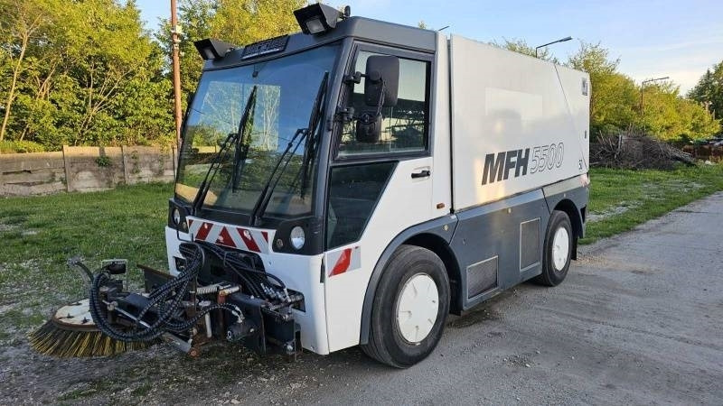 Mfh 5500 sweeper - with air conditionier - Road sweeper: picture 2 Mfh 5500 sweeper - with air conditionier - Road sweeper: picture 2