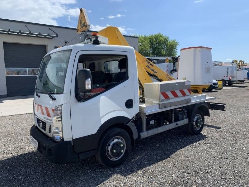 Nissan Cabstar France Elevateur Topy 11 - 11 m - Truck mounted aerial platform: picture 2 Nissan Cabstar France Elevateur Topy 11 - 11 m - Truck mounted aerial platform: picture 2