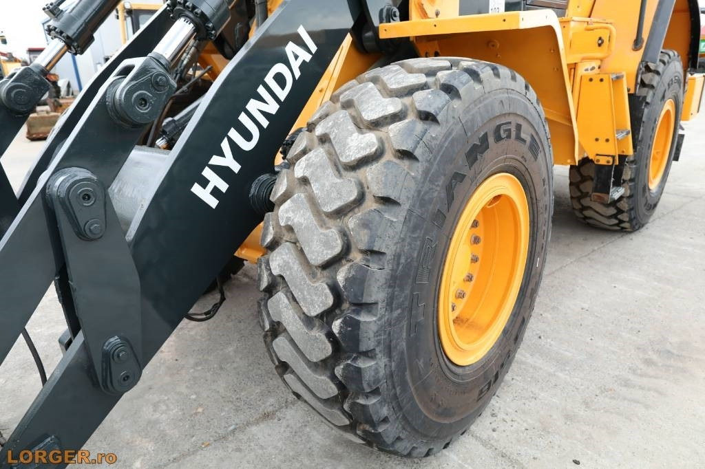 Wheel loader Hyundai HL 955 A: picture 17