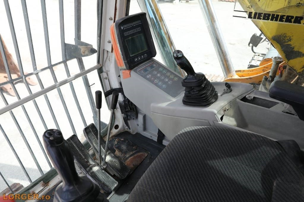 Crawler excavator Liebherr R 954 B: picture 12