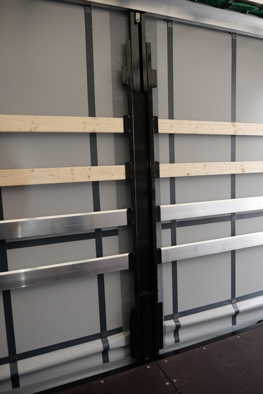 Curtainsider semi-trailer Krone SEP 10 CITY GARDINE KRONE 1-achs TRIDEC LBW Krone SEP 10 CITY GARDINE KRONE 1-achs TRIDEC LBW: picture 29 Curtainsider semi-trailer Krone SEP 10 CITY GARDINE KRONE 1-achs TRIDEC LBW Krone SEP 10 CITY GARDINE KRONE 1-achs TRIDEC LBW: picture 29