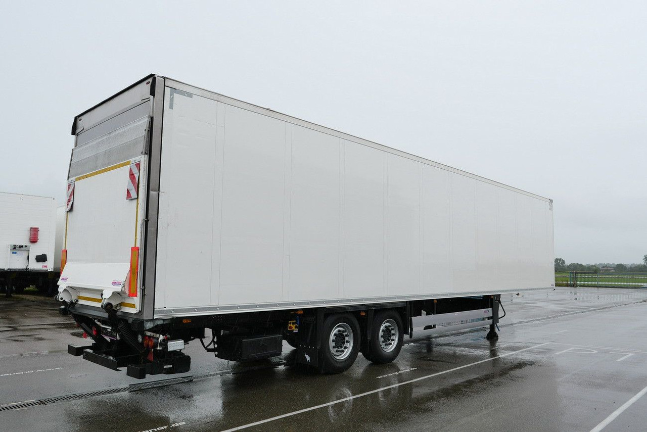 Schmitz Cargobull SKO 18 /LBW BÄR 2500 kg / CARRIER 1550 / LIFT - Refrigerator semi-trailer: picture 2 Schmitz Cargobull SKO 18 /LBW BÄR 2500 kg / CARRIER 1550 / LIFT - Refrigerator semi-trailer: picture 2