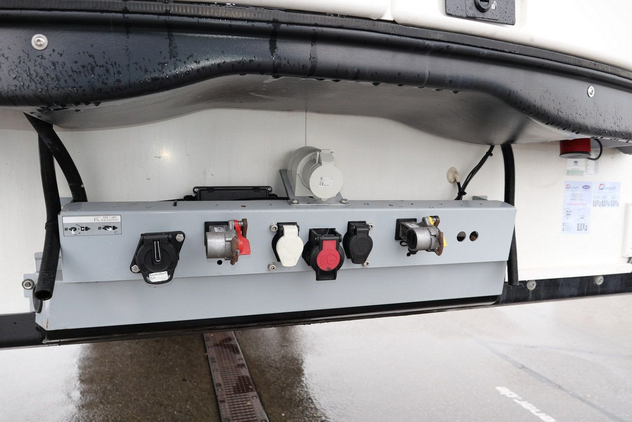 Refrigerator semi-trailer Schmitz Cargobull SKO 18 /LBW BÄR 2500 kg / CARRIER 1550 / LIFT: picture 13