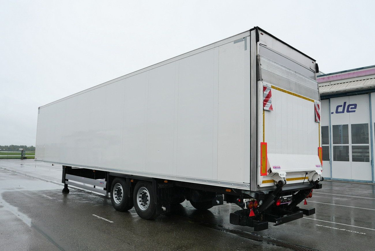Schmitz Cargobull SKO 18 /LBW BÄR 2500 kg / CARRIER 1550 / LIFT - Closed box semi-trailer: picture 1 Schmitz Cargobull SKO 18 /LBW BÄR 2500 kg / CARRIER 1550 / LIFT - Closed box semi-trailer: picture 1