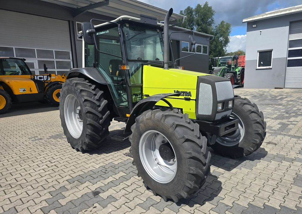 Valtra 800 - Farm tractor: picture 1 Valtra 800 - Farm tractor: picture 1
