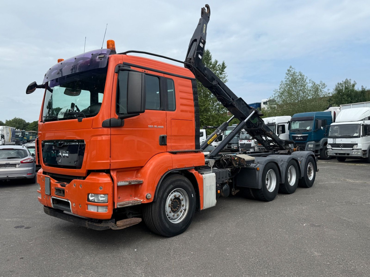 MAN TGS 35.440 - Hook lift truck: picture 1 MAN TGS 35.440 - Hook lift truck: picture 1
