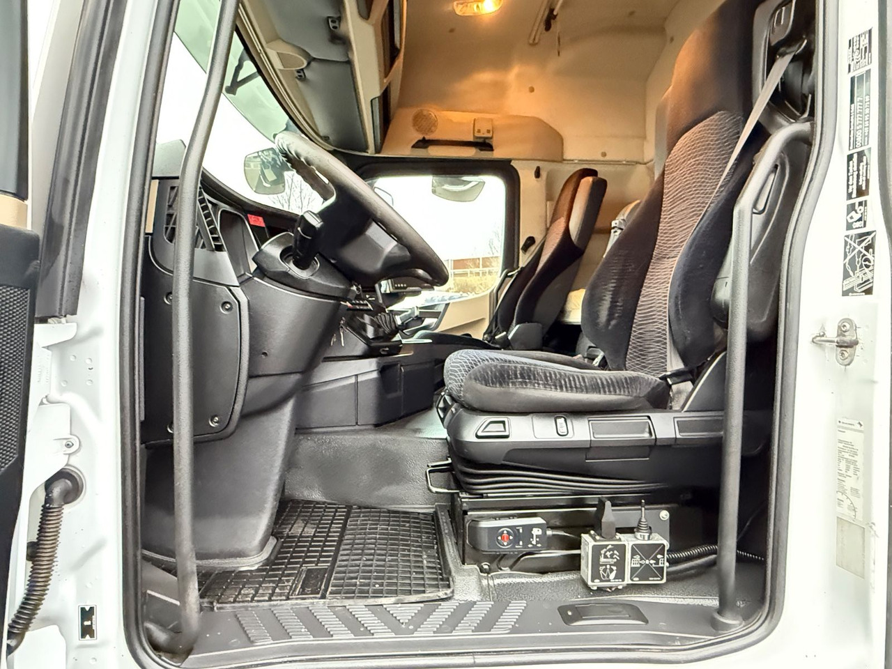 Hook lift truck Mercedes-Benz Actros 2542 Abrollkipper mit Container: picture 11