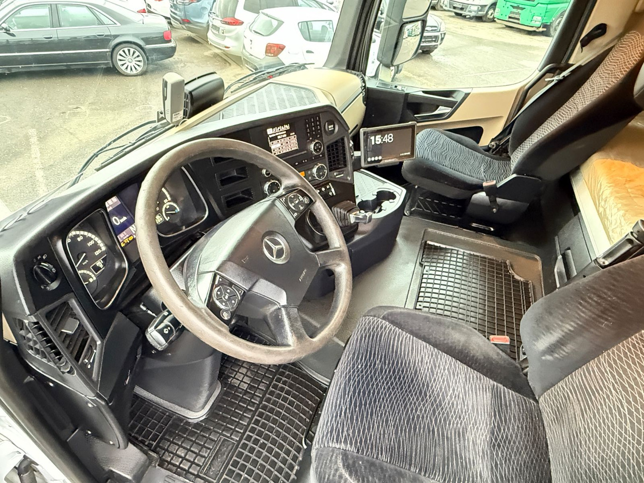Hook lift truck Mercedes-Benz Actros 2542 Abrollkipper mit Container: picture 12