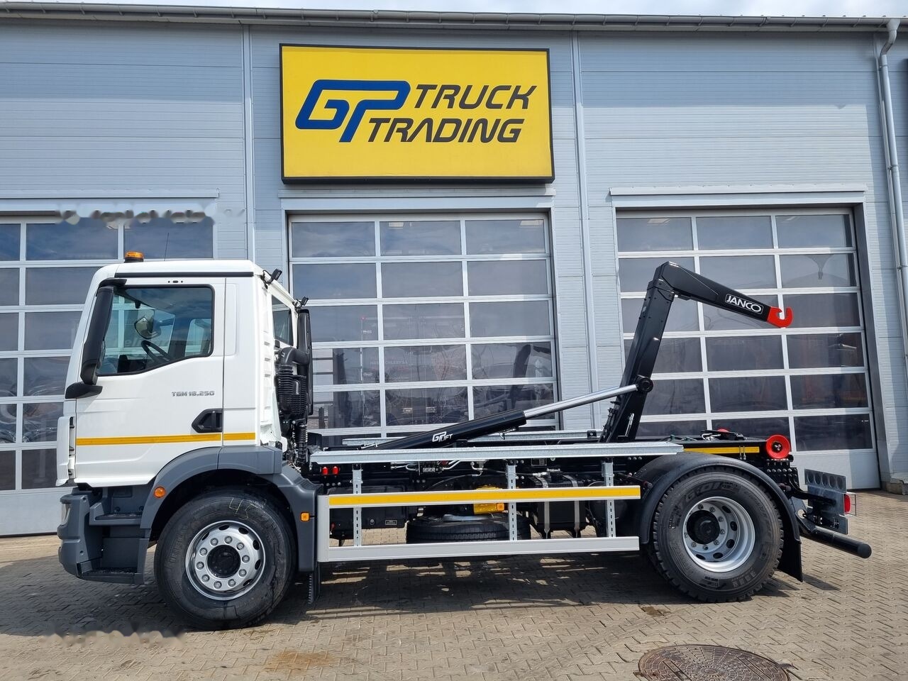 Hook lift truck MAN TGM 18 250: picture 8