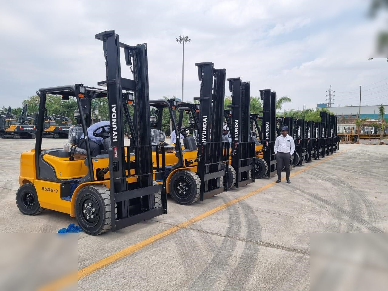 HYUNDAI 35DE-7 - Forklift: picture 5 HYUNDAI 35DE-7 - Forklift: picture 5