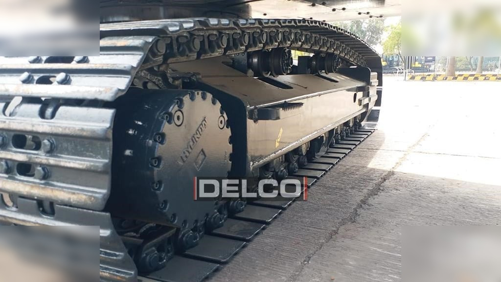 Crawler excavator HYUNDAI ROBEX 210: picture 15