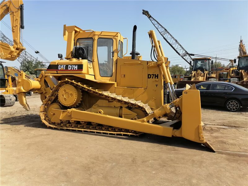 CAT D7H - Bulldozer: picture 2 CAT D7H - Bulldozer: picture 2