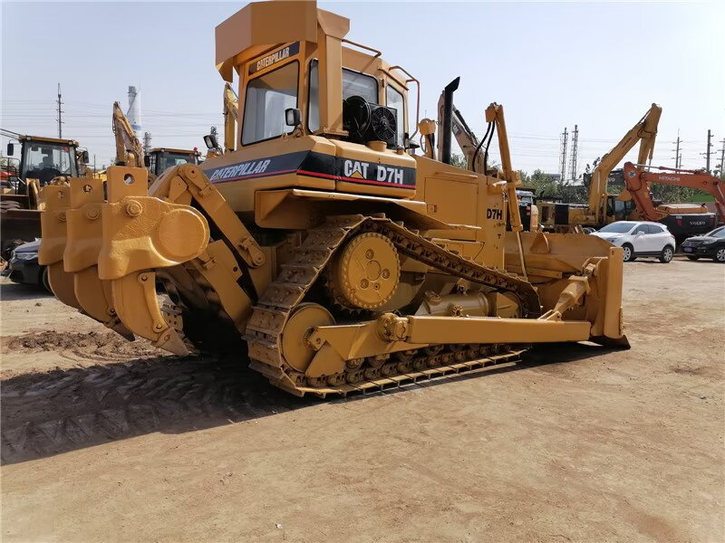 CAT D7H - Bulldozer: picture 1 CAT D7H - Bulldozer: picture 1