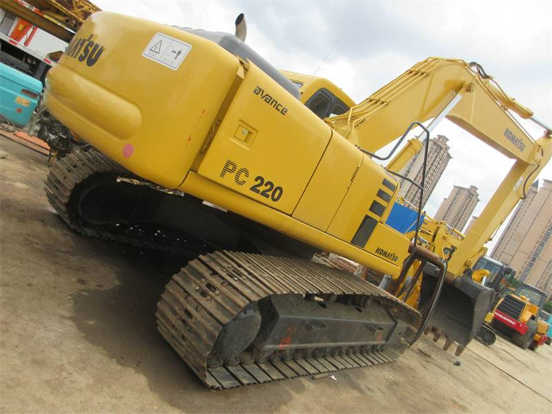 Komatsu PC220-6  - Crawler excavator: picture 1 Komatsu PC220-6  - Crawler excavator: picture 1