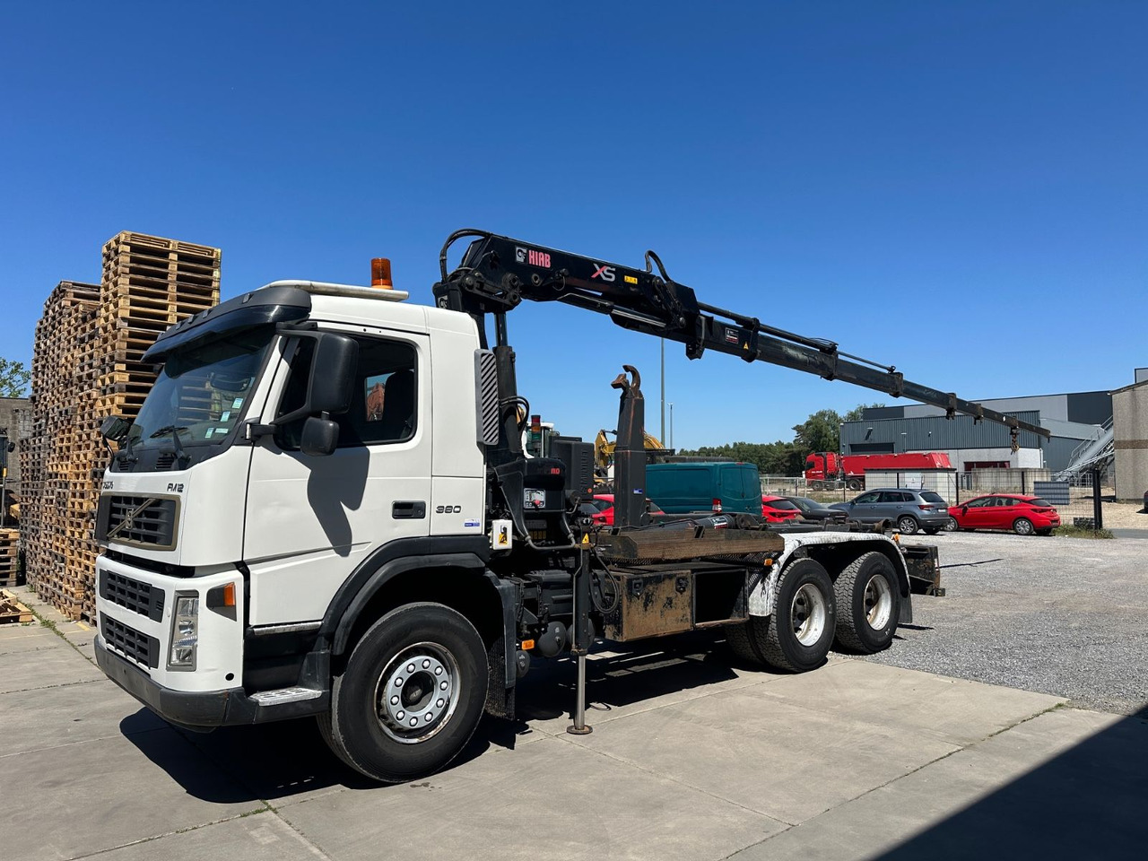 Volvo FM12 380 Hiab 144E-3 - Hook lift truck: picture 1 Volvo FM12 380 Hiab 144E-3 - Hook lift truck: picture 1