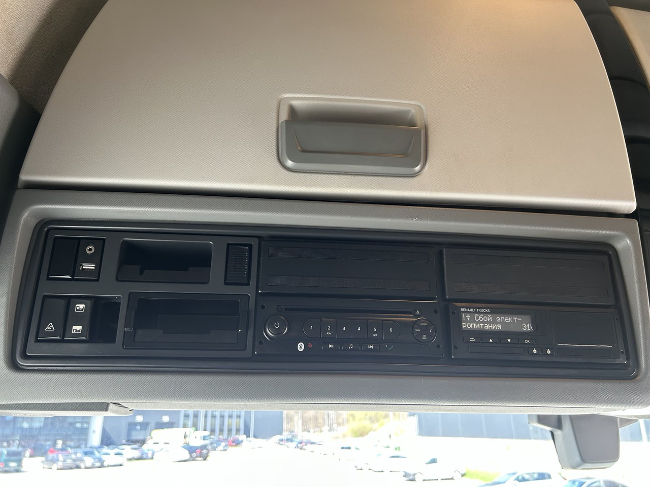 Tractor unit Renault T520: picture 13