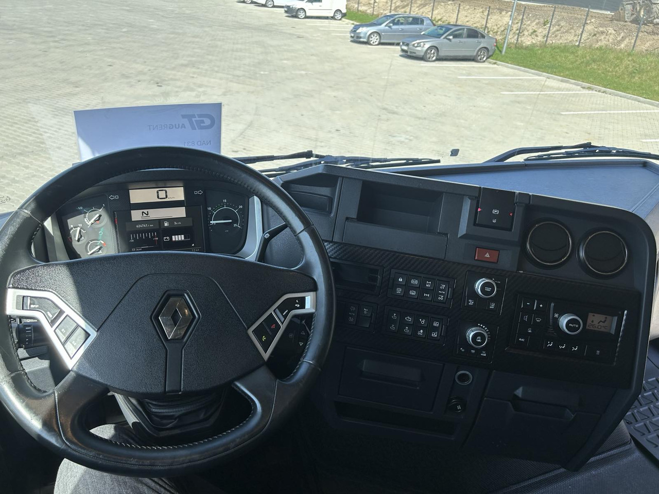 Tractor unit Renault T520: picture 11