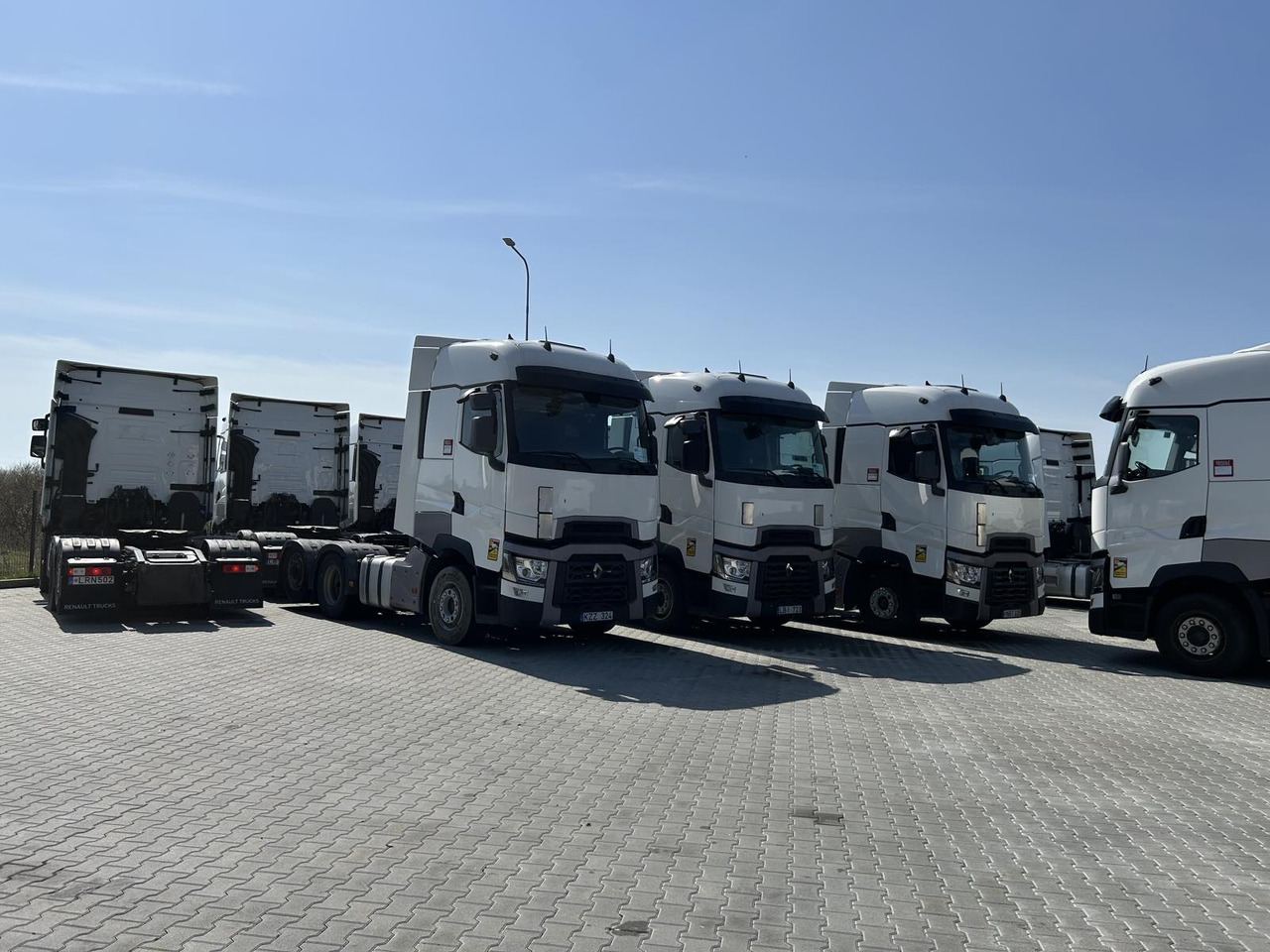 Tractor unit Renault T520: picture 18