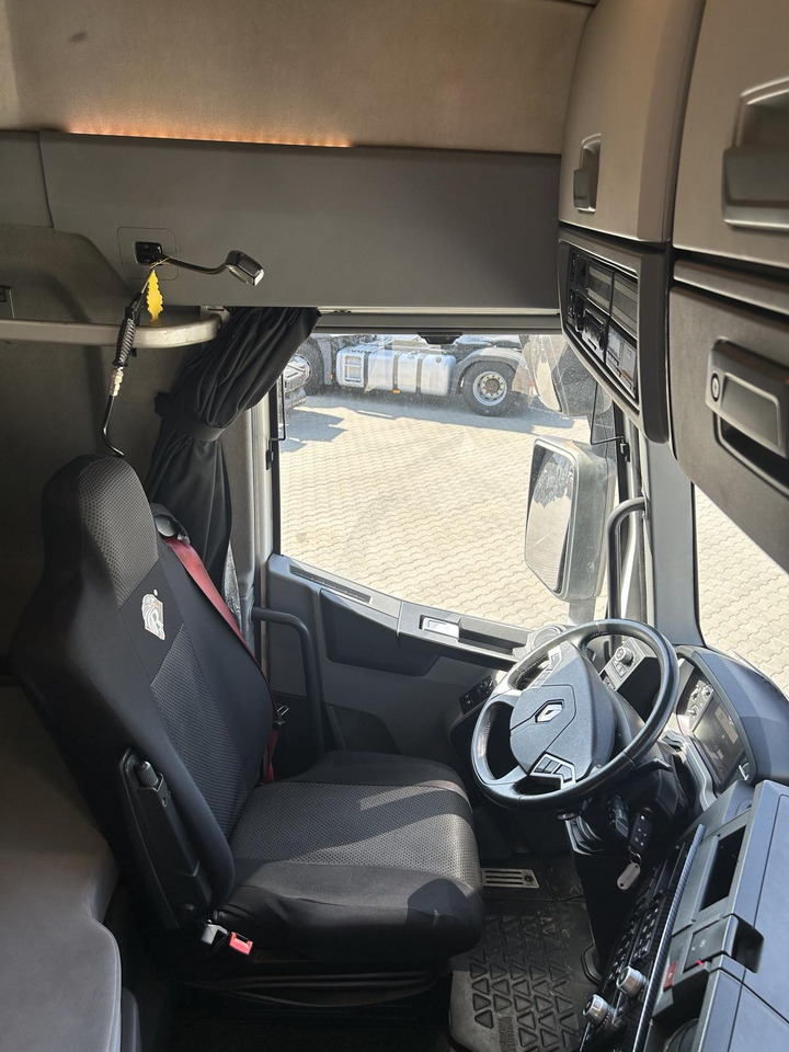 Tractor unit Renault T520: picture 10