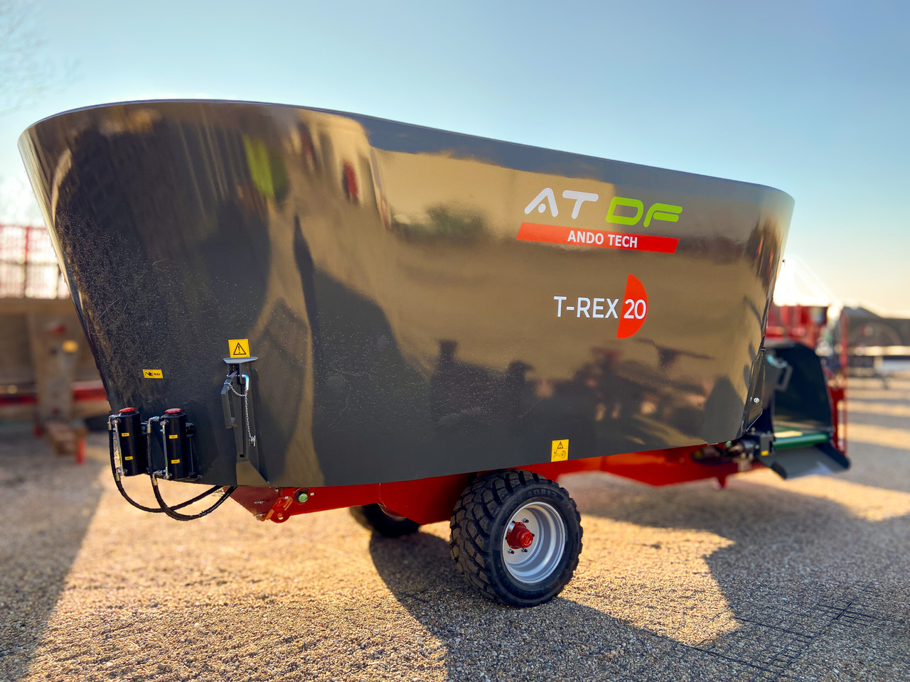 Ando Tech Futtermischwagen / Feed mixer / Melangeuse / Carro di alimentazione / Remolque alimentador / Кормораздатчик / Wóz paszowy T-REX 24 m3 - Forage mixer wagon: picture 1 Ando Tech Futtermischwagen / Feed mixer / Melangeuse / Carro di alimentazione / Remolque alimentador / Кормораздатчик / Wóz paszowy T-REX 24 m3 - Forage mixer wagon: picture 1