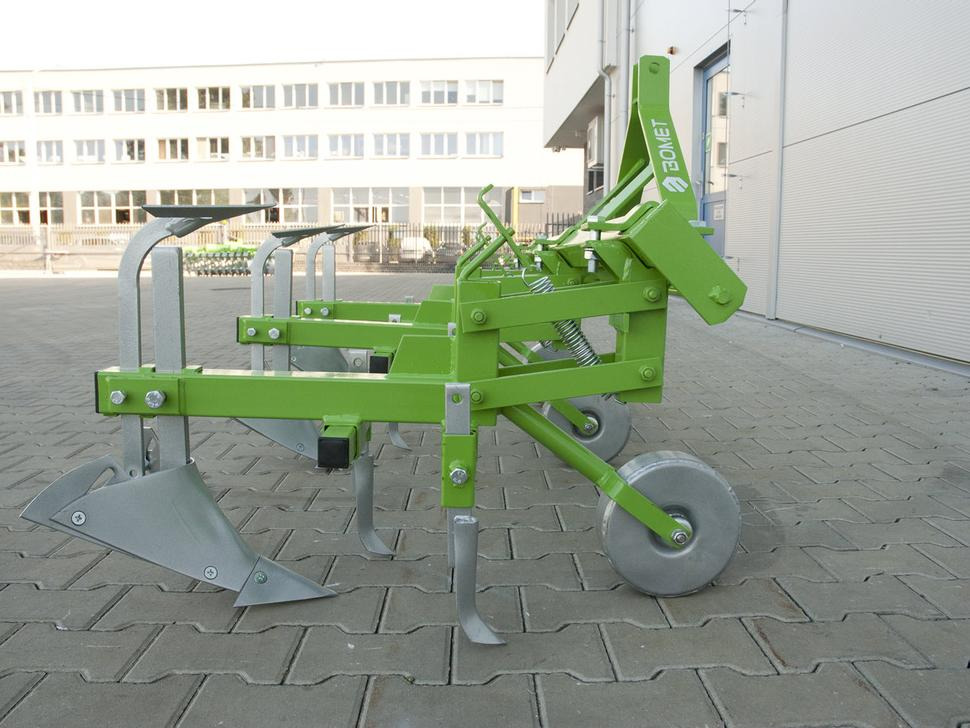 Bomet Jäthacke-Häufler / Hoe ridger / Butteuse / Rincalzatore assolcatore / Полольник-окучник / Obsypnik - Soil tillage equipment: picture 3 Bomet Jäthacke-Häufler / Hoe ridger / Butteuse / Rincalzatore assolcatore / Полольник-окучник / Obsypnik - Soil tillage equipment: picture 3