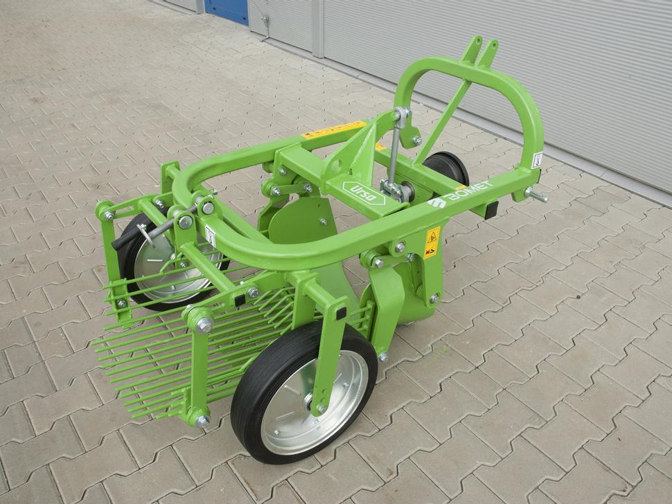 Bomet Schwingsiebroder / Potato digger / Arracheuse de pomme de terre / Scavapatate / Однорядная картофельная копалка / Kopaczka do ziemniaków Ursa Z655/1 - Potato harvester: picture 2 Bomet Schwingsiebroder / Potato digger / Arracheuse de pomme de terre / Scavapatate / Однорядная картофельная копалка / Kopaczka do ziemniaków Ursa Z655/1 - Potato harvester: picture 2