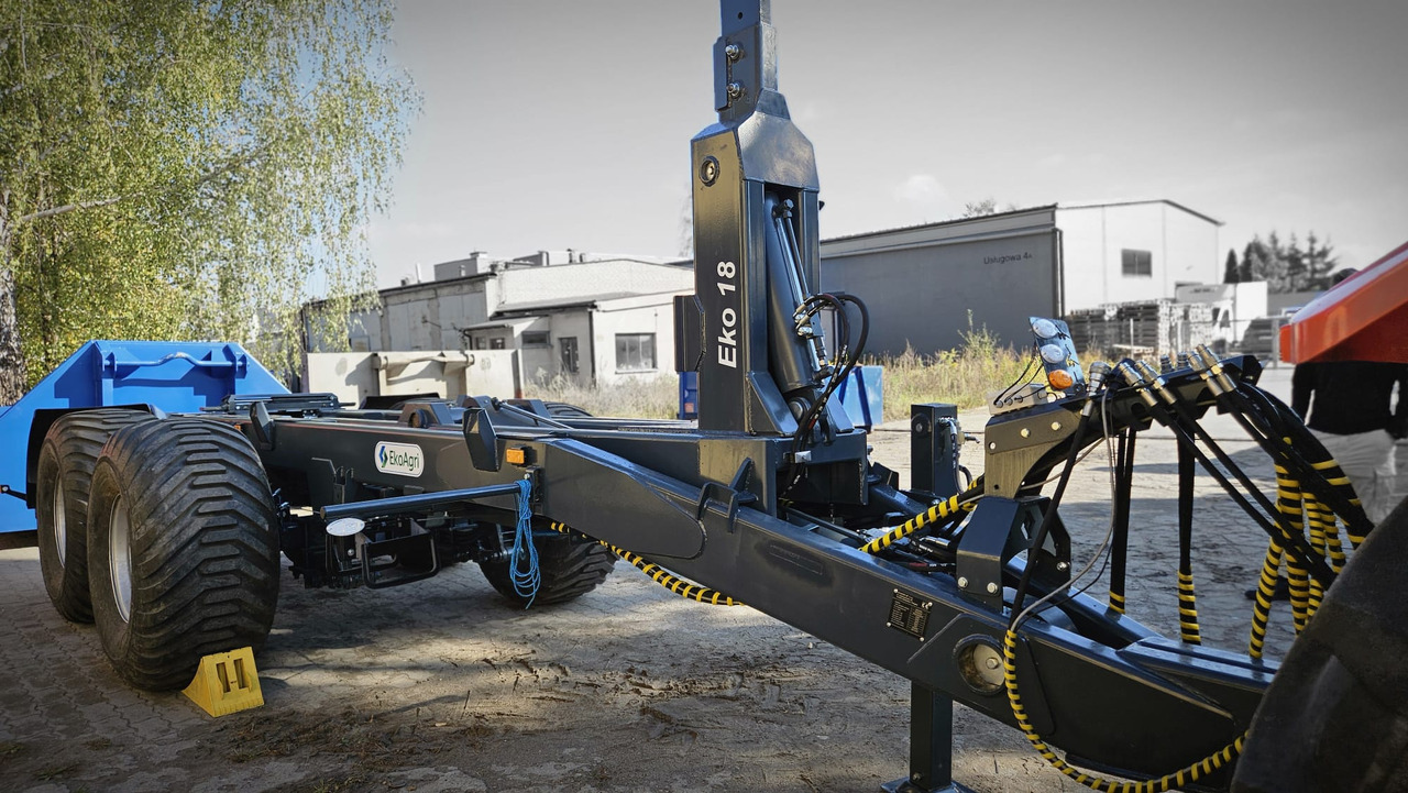 EkoAgri Hakenliftanhänger / Hooklift trailer / Remorque porte caisson / Remolque con gancho / Rimorchio a gancio /Przyczepa hakowa 18 t - Farm trailer: picture 3 EkoAgri Hakenliftanhänger / Hooklift trailer / Remorque porte caisson / Remolque con gancho / Rimorchio a gancio /Przyczepa hakowa 18 t - Farm trailer: picture 3