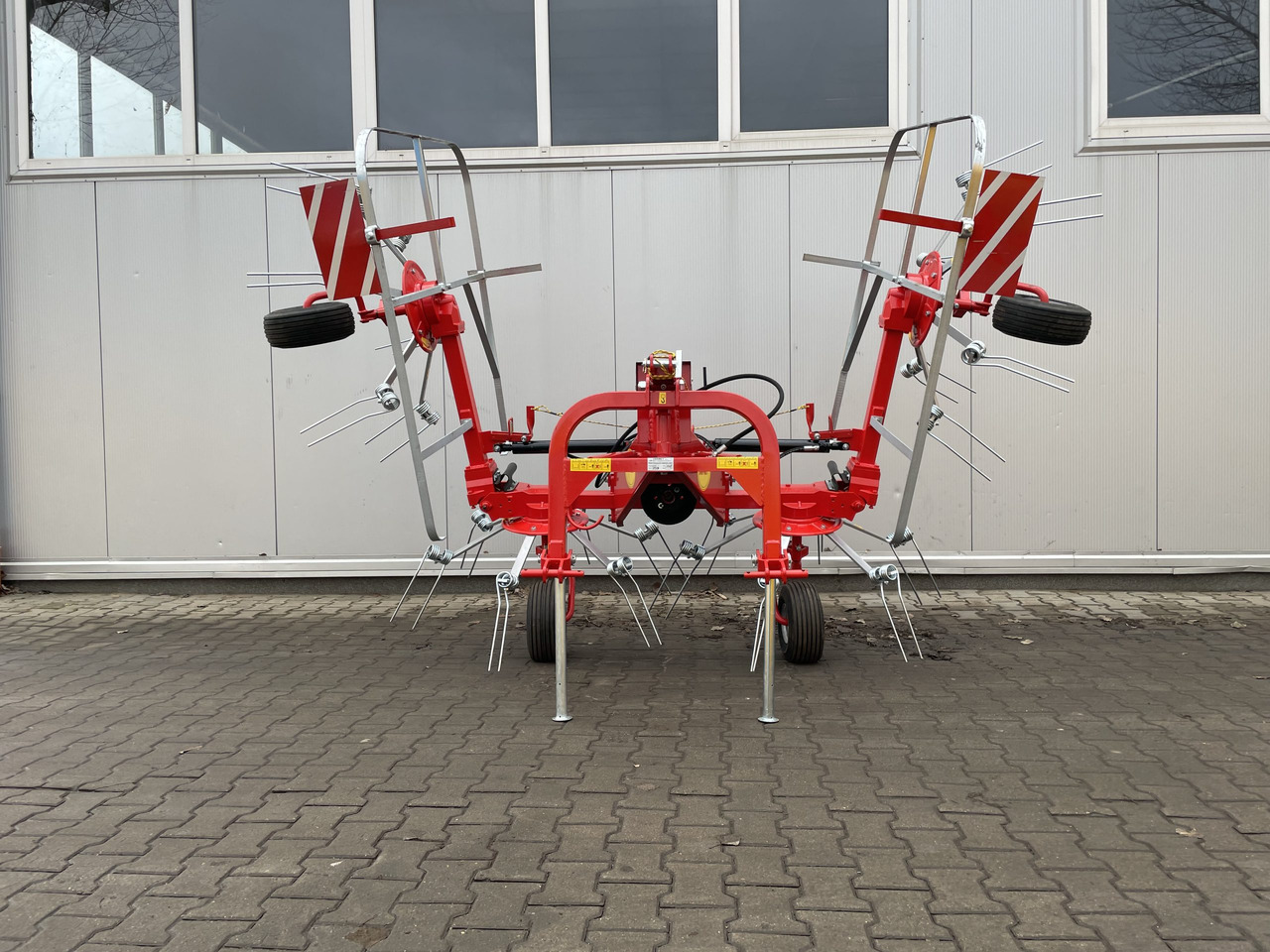 JAR-MET Schwader / Tedder / Faneuse / Przetrząsacz 5,2 m - Tedder/ Rake: picture 2 JAR-MET Schwader / Tedder / Faneuse / Przetrząsacz 5,2 m - Tedder/ Rake: picture 2