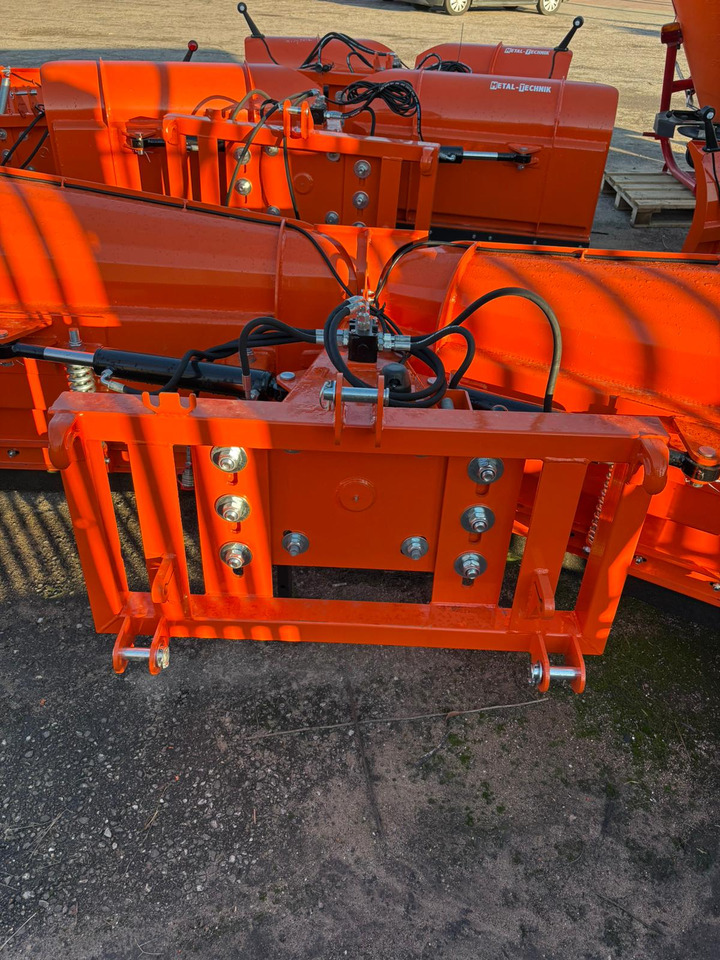 METAL-TECHNIK Schneeschild / Snow plow / Lame à neige / Sgombraneve dritto / Снегоочистель / Pług odśnieżny 3 m - Snow plough for Snow plough: picture 4 METAL-TECHNIK Schneeschild / Snow plow / Lame à neige / Sgombraneve dritto / Снегоочистель / Pług odśnieżny 3 m - Snow plough for Snow plough: picture 4