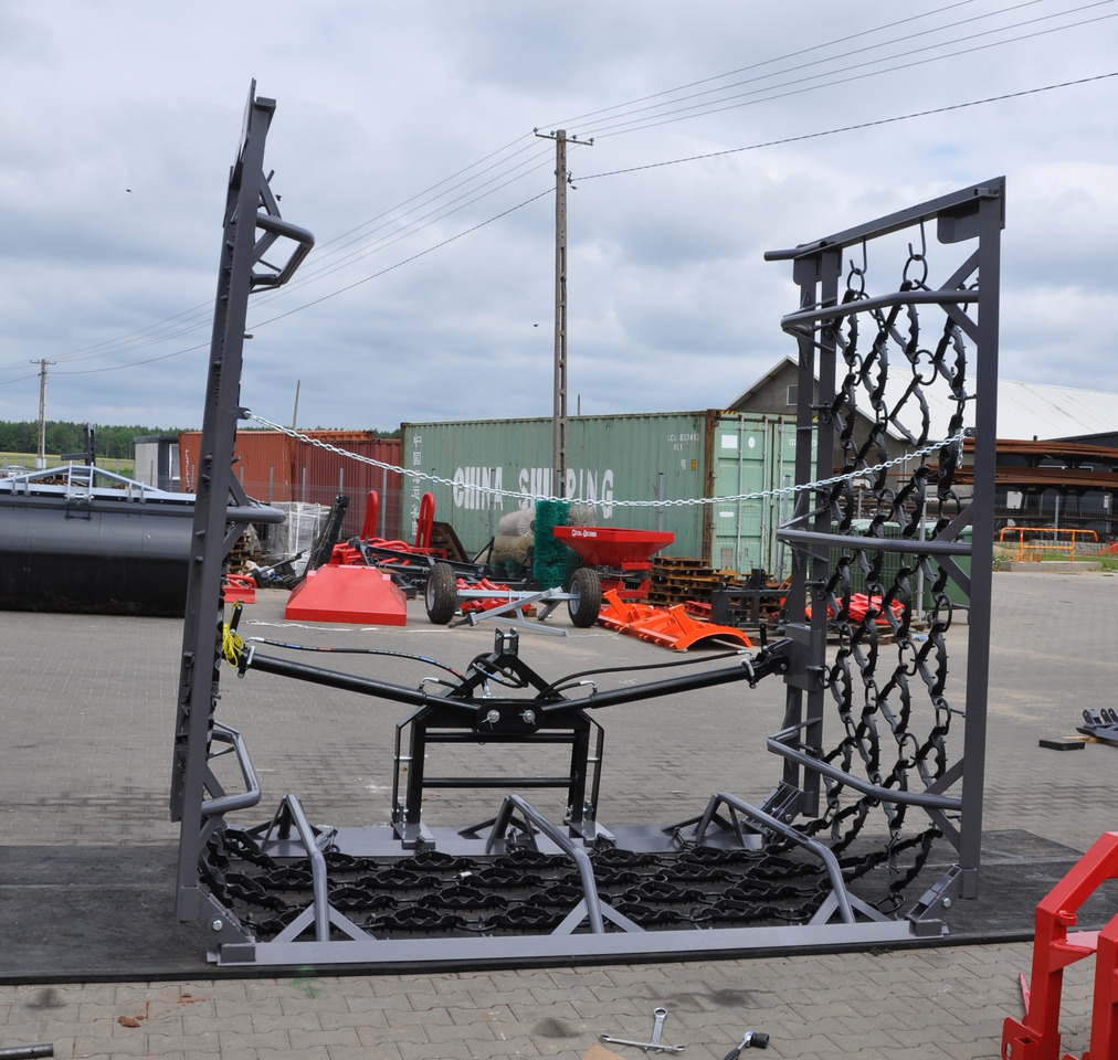 METAL-TECHNIK Wiesenegge / Heavy meadow harrow / Herse de prairie lourde / Strigliatrice pesante / Lanza de prado pesada / Тяжёлая волокуша / Włóka łąkowa ciężka 8 m - Chain harrow: picture 1 METAL-TECHNIK Wiesenegge / Heavy meadow harrow / Herse de prairie lourde / Strigliatrice pesante / Lanza de prado pesada / Тяжёлая волокуша / Włóka łąkowa ciężka 8 m - Chain harrow: picture 1