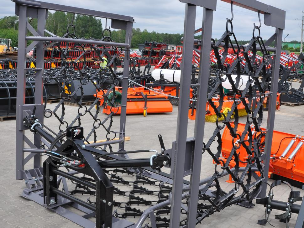 METAL-TECHNIK Wiesenegge / Meadow harrow / Herse de prairie / Strigliatrice / Полевая волокуша / Włóka łąkowa 8 m - Chain harrow: picture 3 METAL-TECHNIK Wiesenegge / Meadow harrow / Herse de prairie / Strigliatrice / Полевая волокуша / Włóka łąkowa 8 m - Chain harrow: picture 3