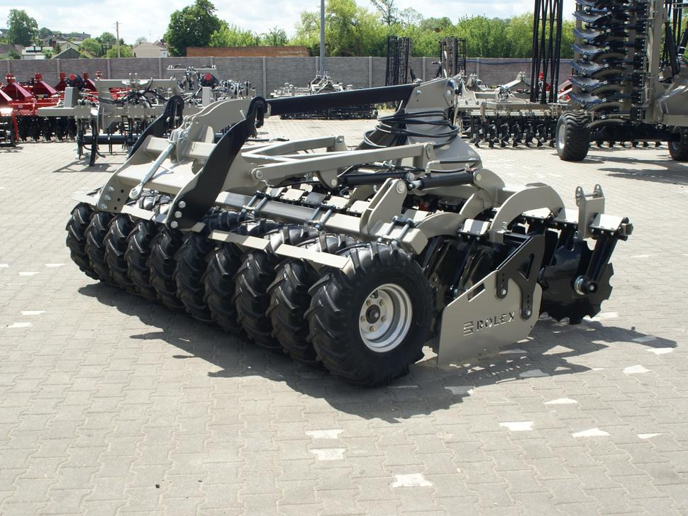 Disc harrow ROLEX Scheibenegge /  Disc harrow with hydropack and tire roller / Dechaumeur à disques / Erpice a dischi / Дисковая борона с гидропаком и колёсным катком / Agregat talerzowy uprawowy z hydropackiem i: picture 10