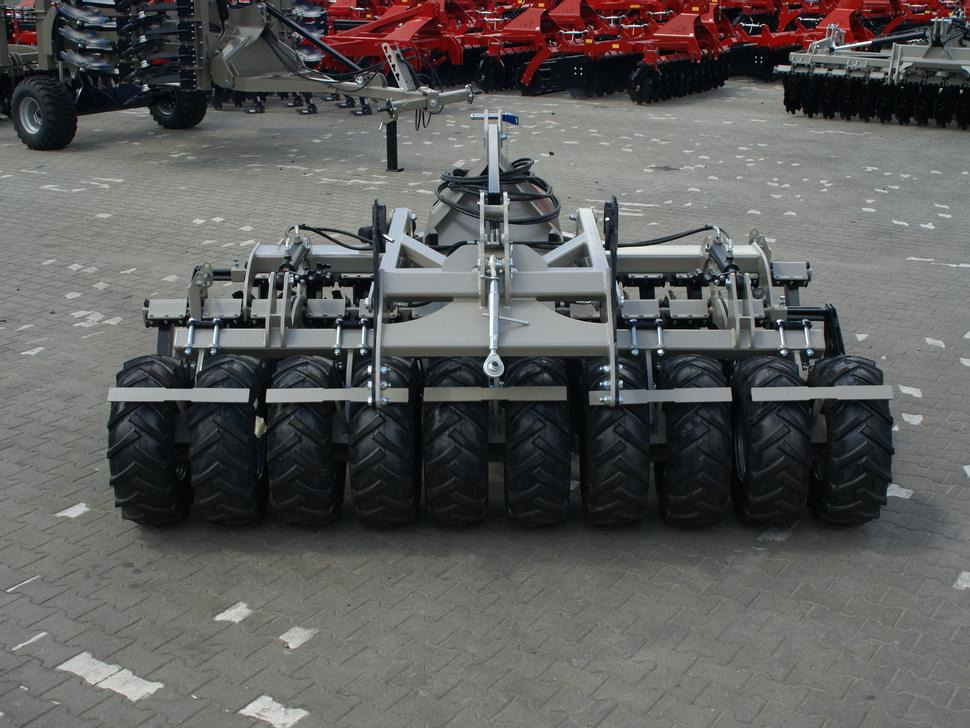 Disc harrow ROLEX Scheibenegge /  Disc harrow with hydropack and tire roller / Dechaumeur à disques / Erpice a dischi / Дисковая борона с гидропаком и колёсным катком / Agregat talerzowy uprawowy z hydropackiem i: picture 14