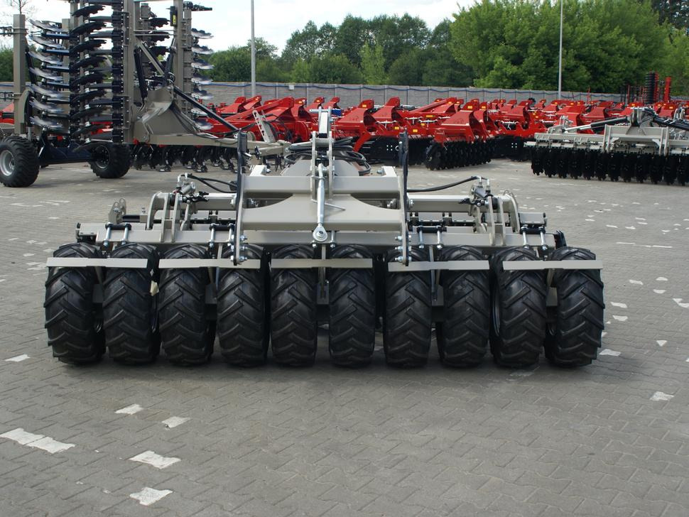Disc harrow ROLEX Scheibenegge /  Disc harrow with hydropack and tire roller / Dechaumeur à disques / Erpice a dischi / Дисковая борона с гидропаком и колёсным катком / Agregat talerzowy uprawowy z hydropackiem i: picture 13