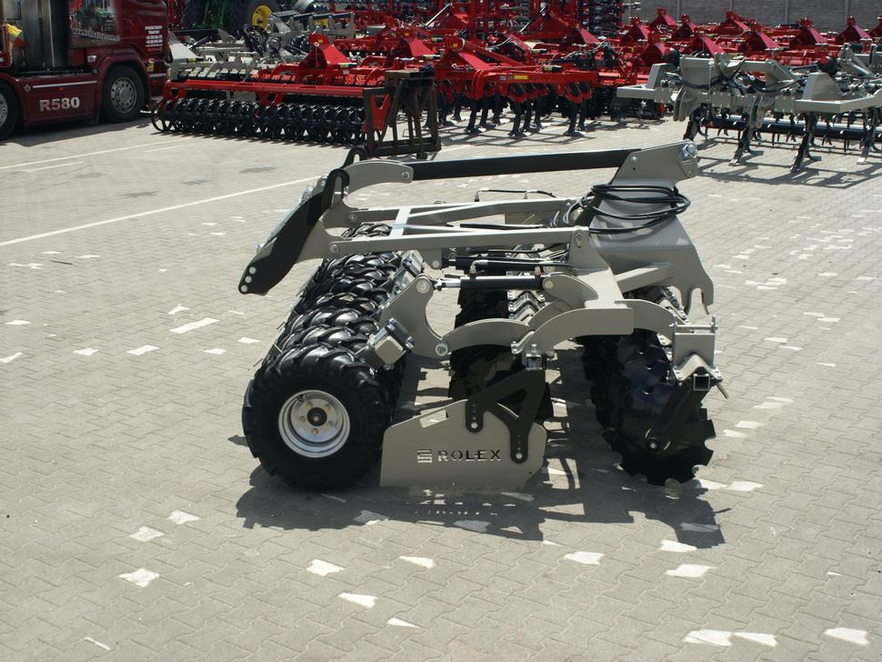 Disc harrow ROLEX Scheibenegge /  Disc harrow with hydropack and tire roller / Dechaumeur à disques / Erpice a dischi / Дисковая борона с гидропаком и колёсным катком / Agregat talerzowy uprawowy z hydropackiem i: picture 9