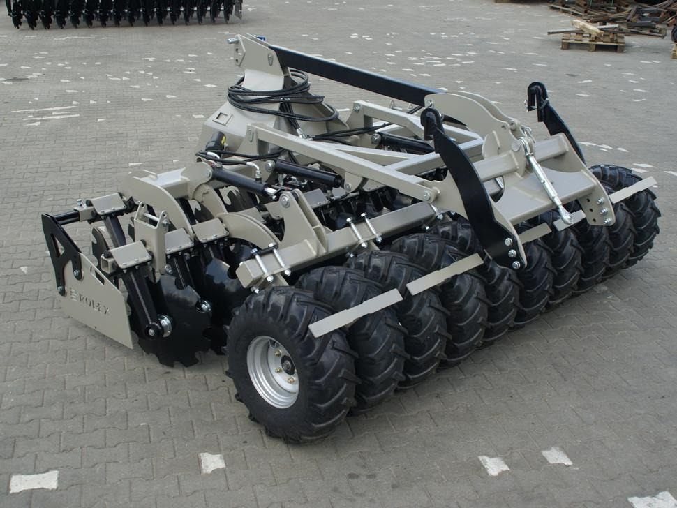 Disc harrow ROLEX Scheibenegge /  Disc harrow with hydropack and tire roller / Dechaumeur à disques / Erpice a dischi / Дисковая борона с гидропаком и колёсным катком / Agregat talerzowy uprawowy z hydropackiem i: picture 16