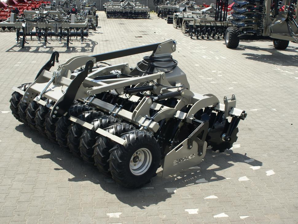 Disc harrow ROLEX Scheibenegge /  Disc harrow with hydropack and tire roller / Dechaumeur à disques / Erpice a dischi / Дисковая борона с гидропаком и колёсным катком / Agregat talerzowy uprawowy z hydropackiem i: picture 11