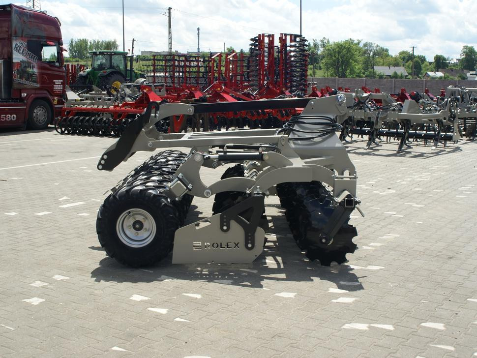 Disc harrow ROLEX Scheibenegge /  Disc harrow with hydropack and tire roller / Dechaumeur à disques / Erpice a dischi / Дисковая борона с гидропаком и колёсным катком / Agregat talerzowy uprawowy z hydropackiem i: picture 8