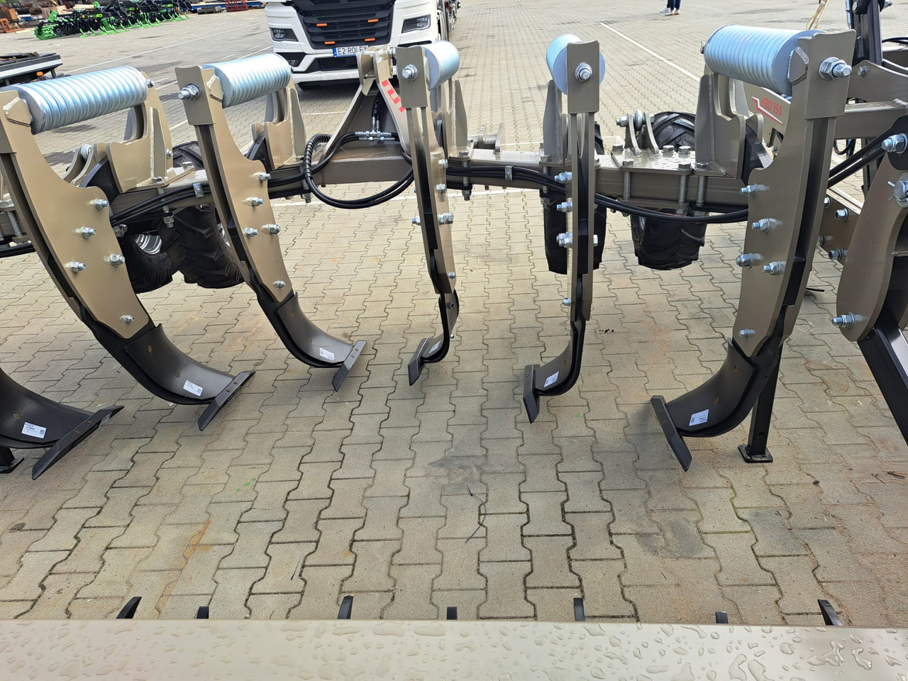 ROLEX Tiefenlockerer / Subsoiler / Décompacteur / Subsolador / Dissodatori / Глубокорыхлитель тип V / Głębosz typ V 3 m - Subsoiler: picture 4 ROLEX Tiefenlockerer / Subsoiler / Décompacteur / Subsolador / Dissodatori / Глубокорыхлитель тип V / Głębosz typ V 3 m - Subsoiler: picture 4