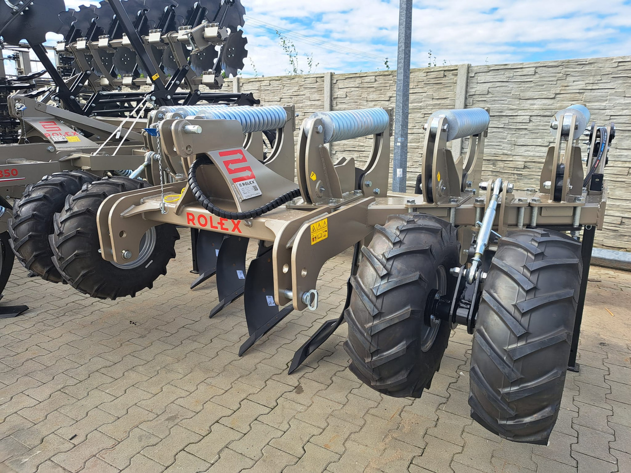 ROLEX Tiefenlockerer / Subsoiler / Décompacteur / Subsolador / Dissodatori / Глубокорыхлитель тип V / Głębosz typ V 3 m - Subsoiler: picture 1 ROLEX Tiefenlockerer / Subsoiler / Décompacteur / Subsolador / Dissodatori / Глубокорыхлитель тип V / Głębosz typ V 3 m - Subsoiler: picture 1